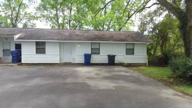 Main picture of 8813 Main St