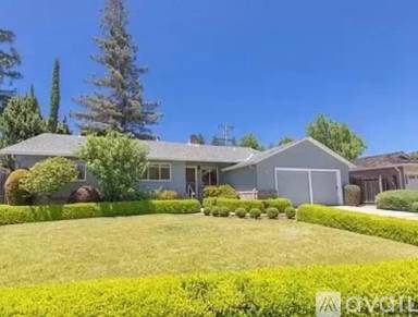 Main picture of 1596 Dennis Ln
