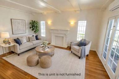 Main picture of 355 S Cochran Ave