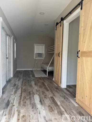 Main picture of 2561 SE Victory Ave