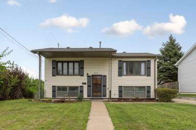 Main picture of 6901 S 78th St