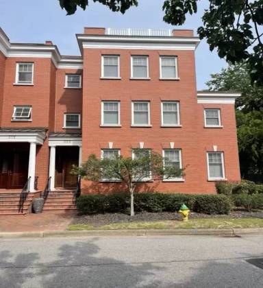 Main picture of 323 Yarmouth St