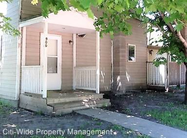 Main picture of 900 8th St NE