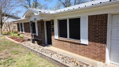 Main picture of 2020 Redbud Ave