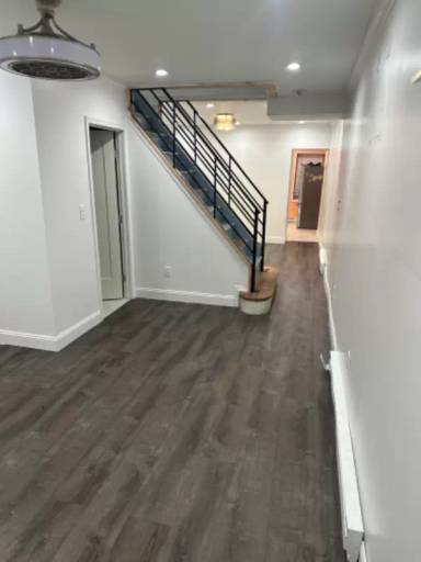 Main picture of 6055 N Beechwood St