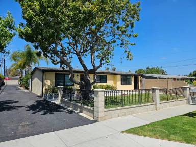 Main picture of 2033 Anaheim Ave