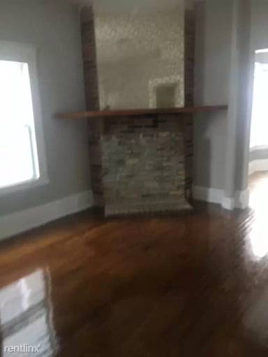 Main picture of 1921 Queen Ave N