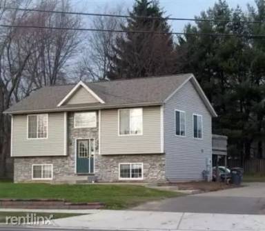 Main picture of 3002 W Michigan Ave