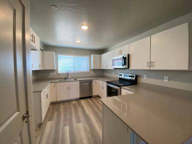 Main picture of 184 N Lone Rock Dr