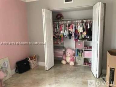 Main picture of 810 E 9th Pl