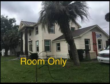 Main picture of 300 S Spring Garden Ave
