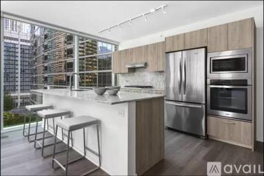 Main picture of 613 N McClurg Ct