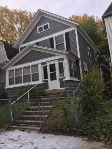 Main picture of 751 Clancy Ave NE