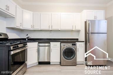 Main picture of 726 W Roscoe St