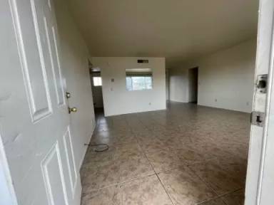 Main picture of 2275 W Dakota St