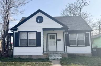 Main picture of 2001 W Maple Ave