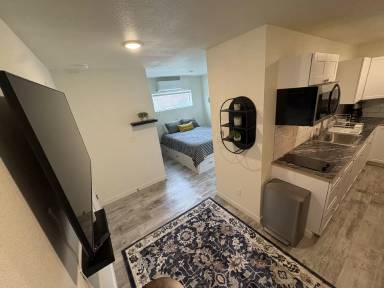 Main picture of 221 E C St