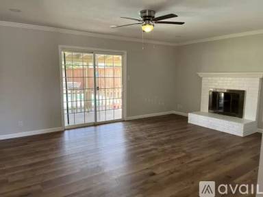 Main picture of 606 W Myrtle Ave