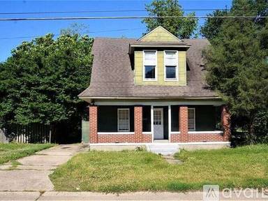 Main picture of 305 S Everett St