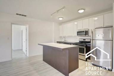 Main picture of 1544 W Glenlake Ave Apartments