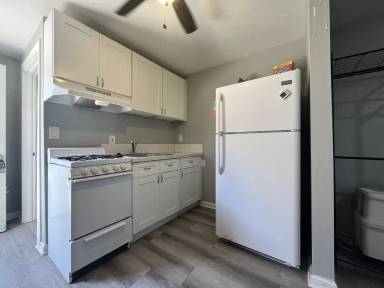 Main picture of 1007 Center Ave