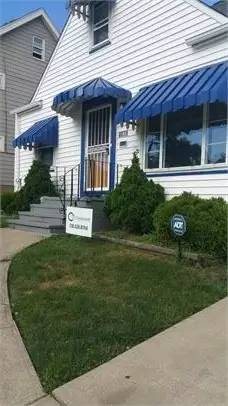 Main picture of 4629 E 86th St