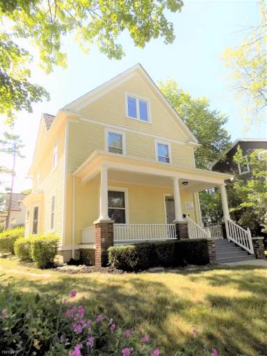 Main picture of 910 S Main St
