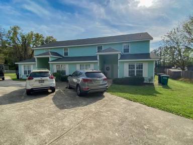 Main picture of 2410 Manzanita Ct