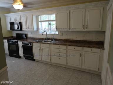 Main picture of 51 Riverdale St