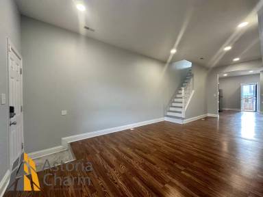 Main picture of 715 N Montford Ave