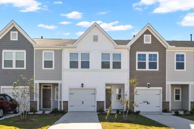 Main picture of 130 Paramount Dr