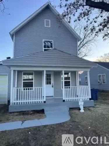 Main picture of 1003 W 1st St