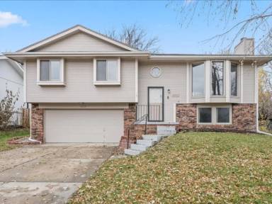 Main picture of 15220 Valley St