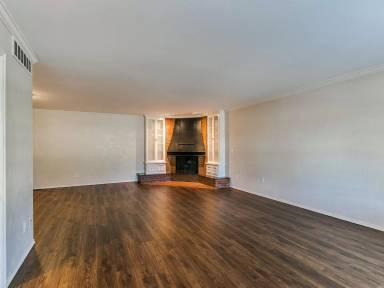 Main picture of 2704 NW 62nd St