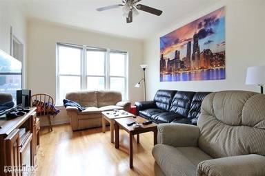 Main picture of 3040 N Ashland Ave