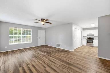 Main picture of 302 Parkcrest Dr