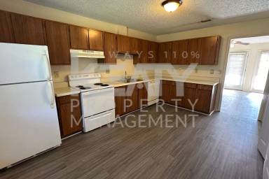 Main picture of 102 Country Ln