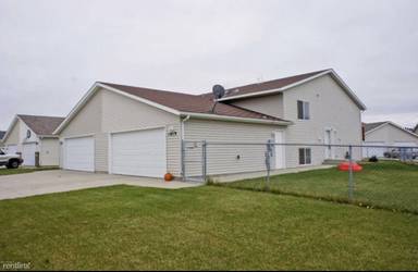 Main picture of 1019 Oak Pl