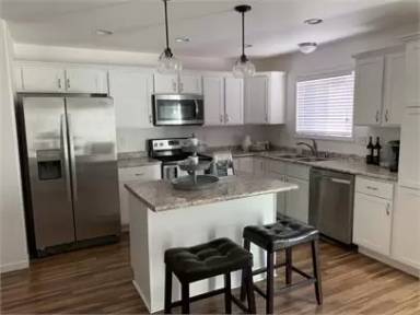 Main picture of 1625 10th Ave E