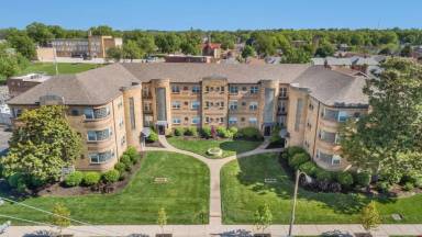 Main picture of 5837 Lindenwood Ave