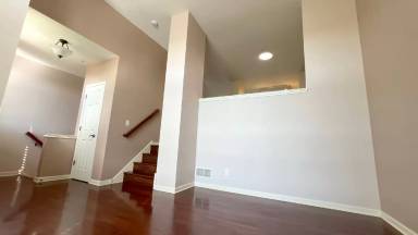 Main picture of 8136 Main St N