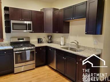Main picture of 2320 W Armitage Ave