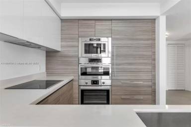 Main picture of Parque Towers Condo