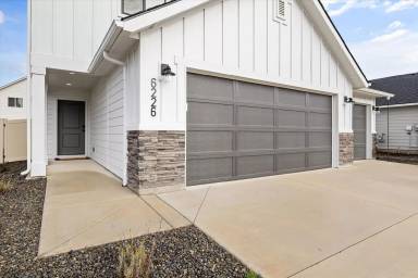 Main picture of 6226 W Karpathos St