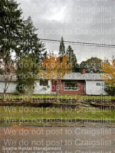 Main picture of 2716 NE 143rd St