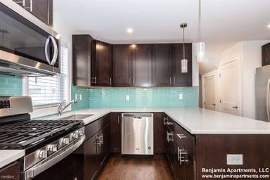 Main picture of 2 Chestnut Pl