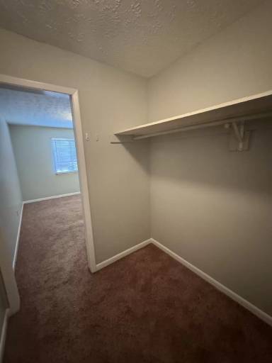 Main picture of 909 Applewood Ln