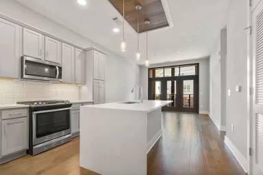 Main picture of 2401 Euclid Ave