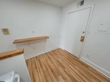 Main picture of 820 W Lombard St