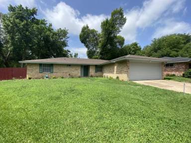 Main picture of 430 Shorewood Dr